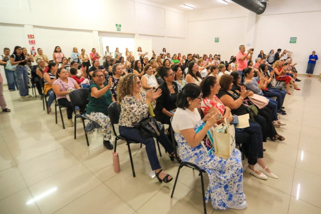 Más de 400 mujeres concluyen capacitaciones en Corregidora