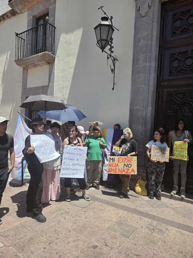 Exigen colectivos trans revertir veto de ley