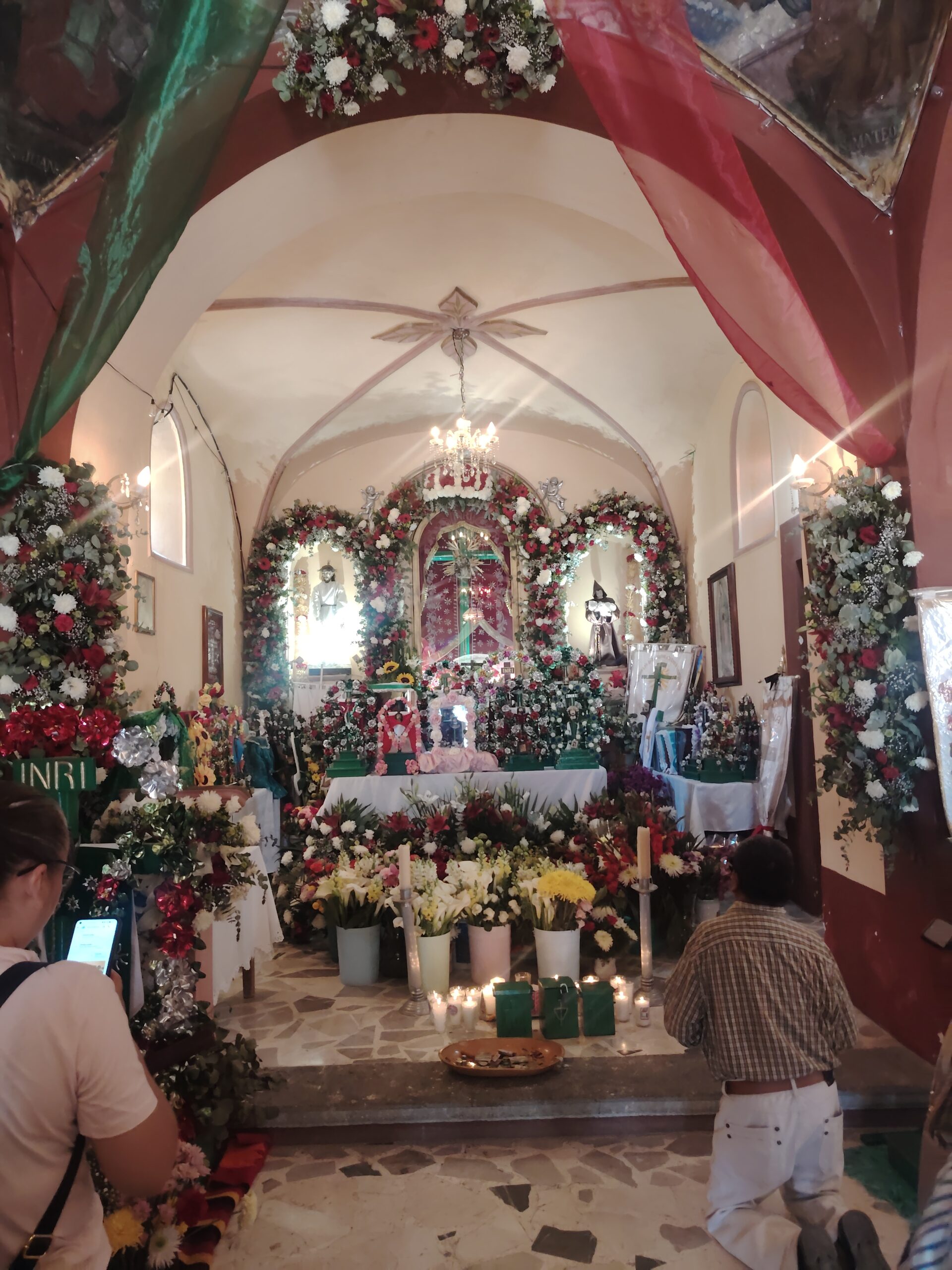 Fiesta de la Santa Cruz en Bernal: tradición y devoción