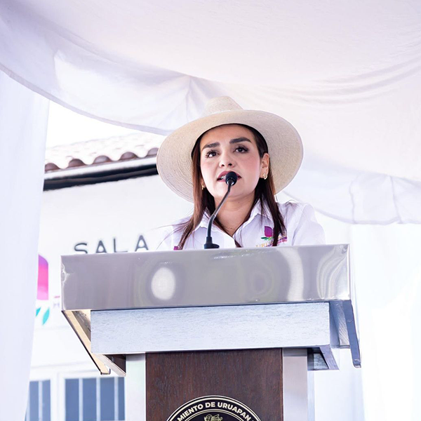 Grecia Quiroz y Juan Manzo chocan por caso Uruapan