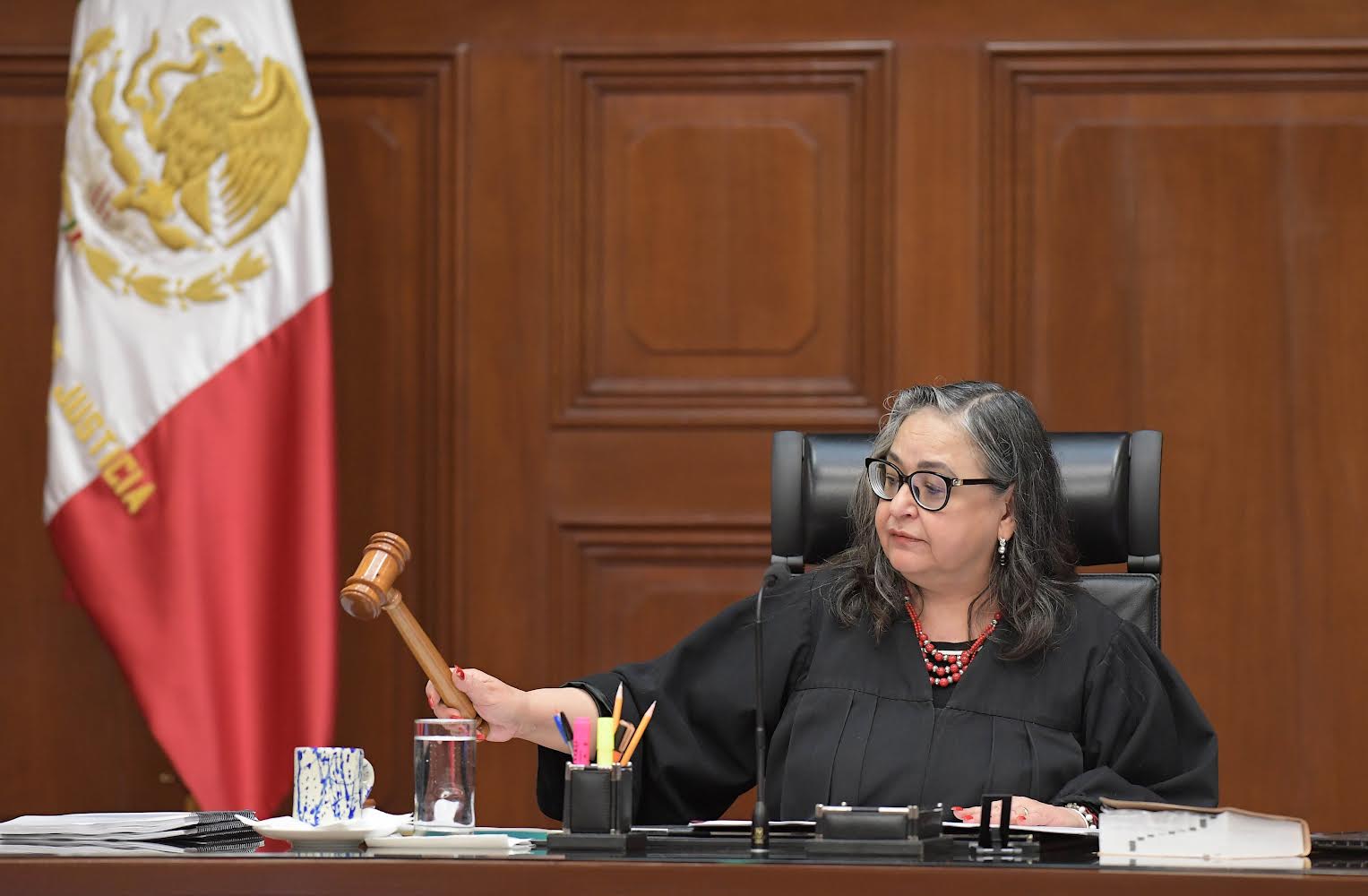 Política de confrontación: estrategia de control público