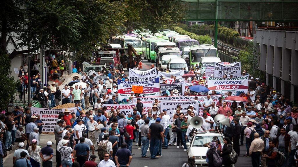 Megamarcha de campesinos y transportistas en la CDMX