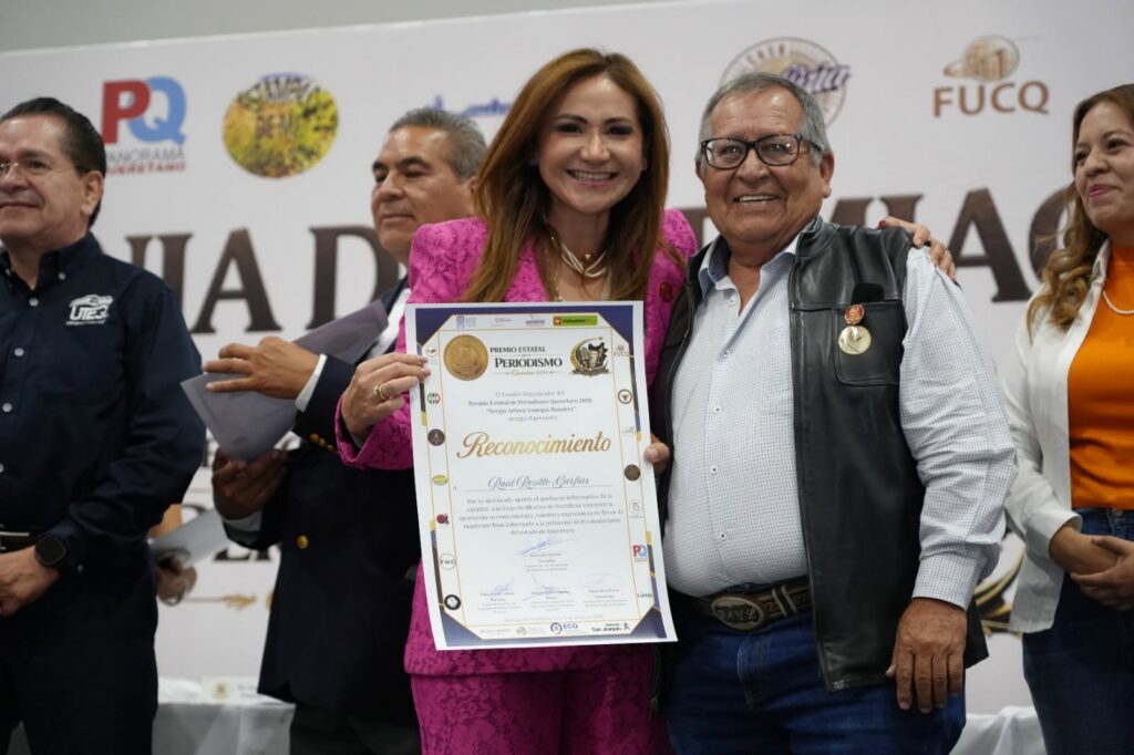 Galardonan a periodistas en el estado