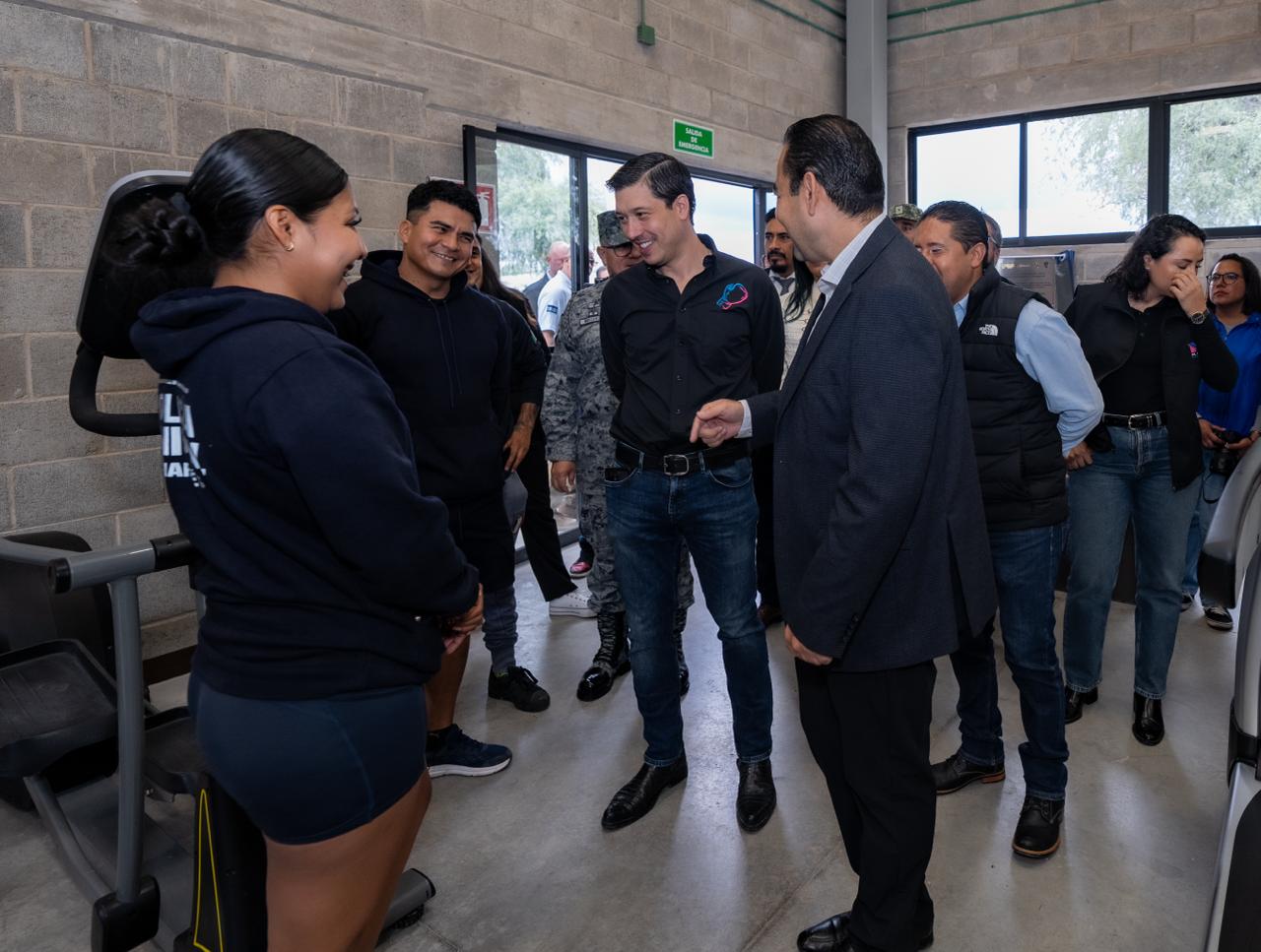 Monsalvo entrega patrullas y gimnasio policial en El Marqués