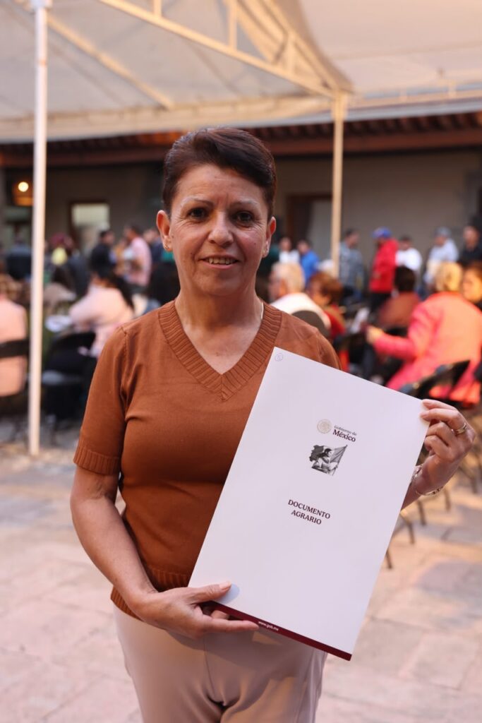 Entregan títulos de propiedad en Tequisquiapan