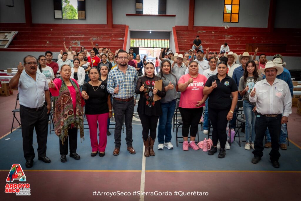 Entregan apoyos subsidiados a familias de Arroyo Seco