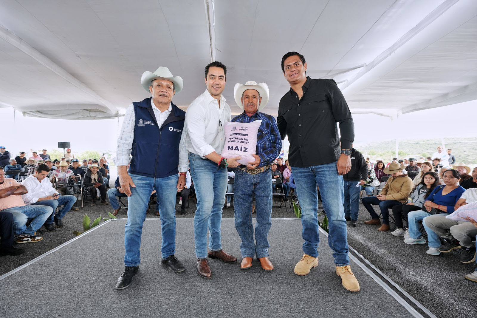 Felifer entrega apoyos agrícolas por 1.1 mdp en Querétaro