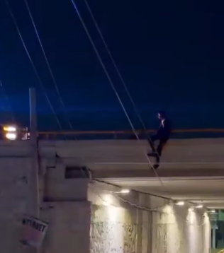 Rescate en El Marqués: Policías salvan a hombre en puente