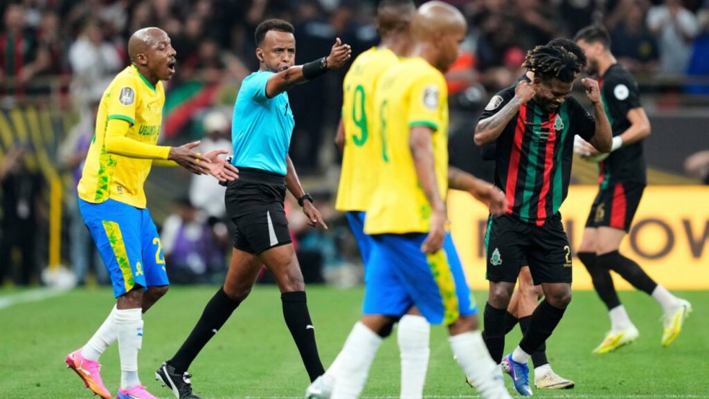 Árbitro de Somalia es deportado de EU y excluido por FIFA