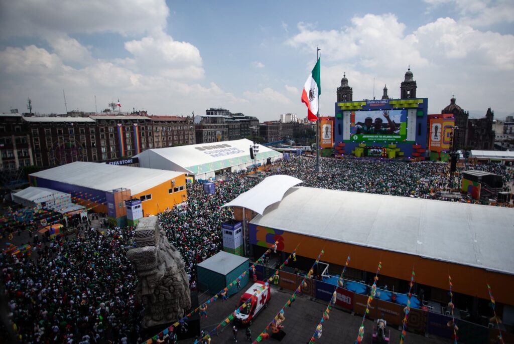 Protestas contra Morena en el Zócalo por FIFA Fan Fest