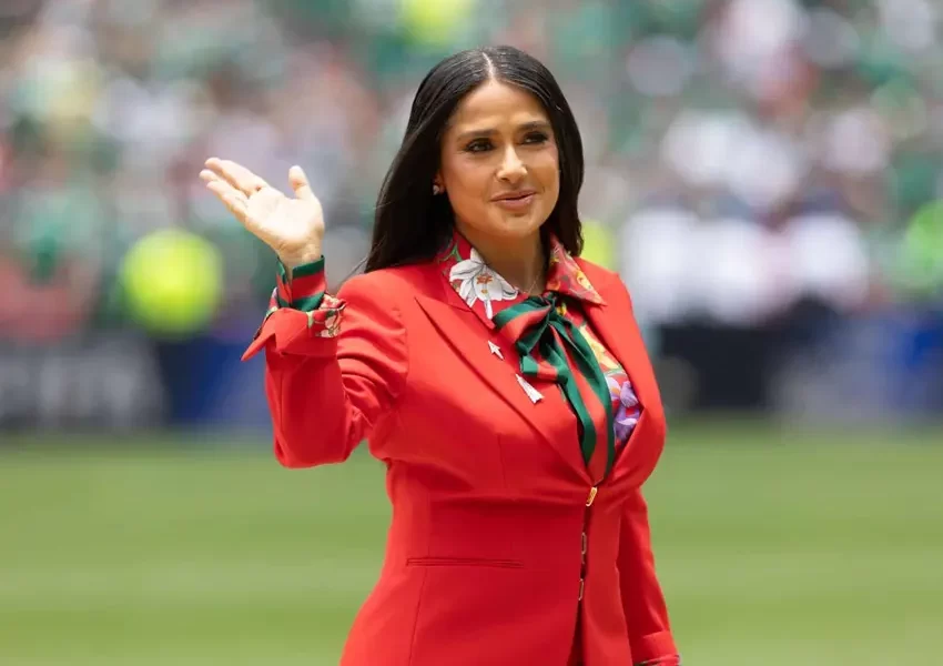 Sheinbaum: Salma Hayek no representó al Gobierno